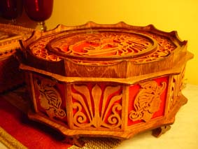 side view of medusa's box showing the red felt effect