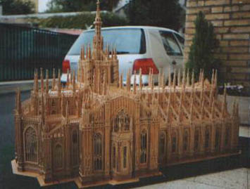 Woodworking: the Italian Milan Cathedral made in wood